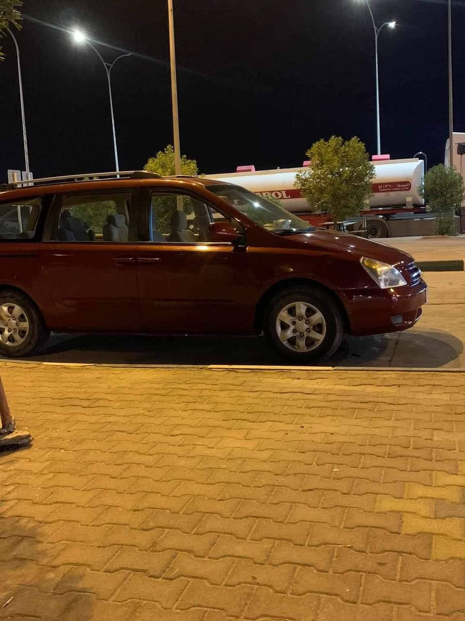 السلام عليكم للبيع كيا سيدونا موديل 2008 حادثها جاملخ خلفي ومصبوغه حزام للجماليه كير ومكينه كفاله للاستفسار الاتصال على الرقم ***********
