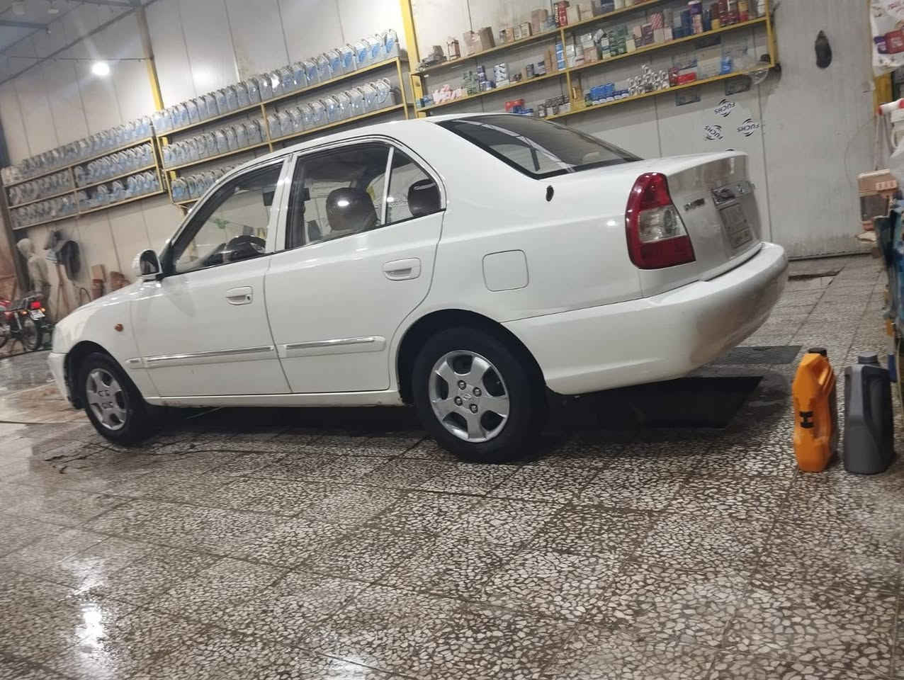 السلام عليكم
من رخصت الادمن هونداي فيرنا ٢٠١٢ كير عادي للبيع رقم نجف اللماني سيارة جاهزه خير من الله بيها تنقيص كلش بسيط وبيها تشليع بالكشر ومعرفوف الفيرنا بالتشليغ خياسات ستوني ملكطهن تخم تاير باتري جديد كهربائيات كله شغاله تدفئه تبريد خير من السعر  63$  وبيها مجال كلش بسيط مكاني نجف للاستفسار الاتصال على *********** النجف, العراق
