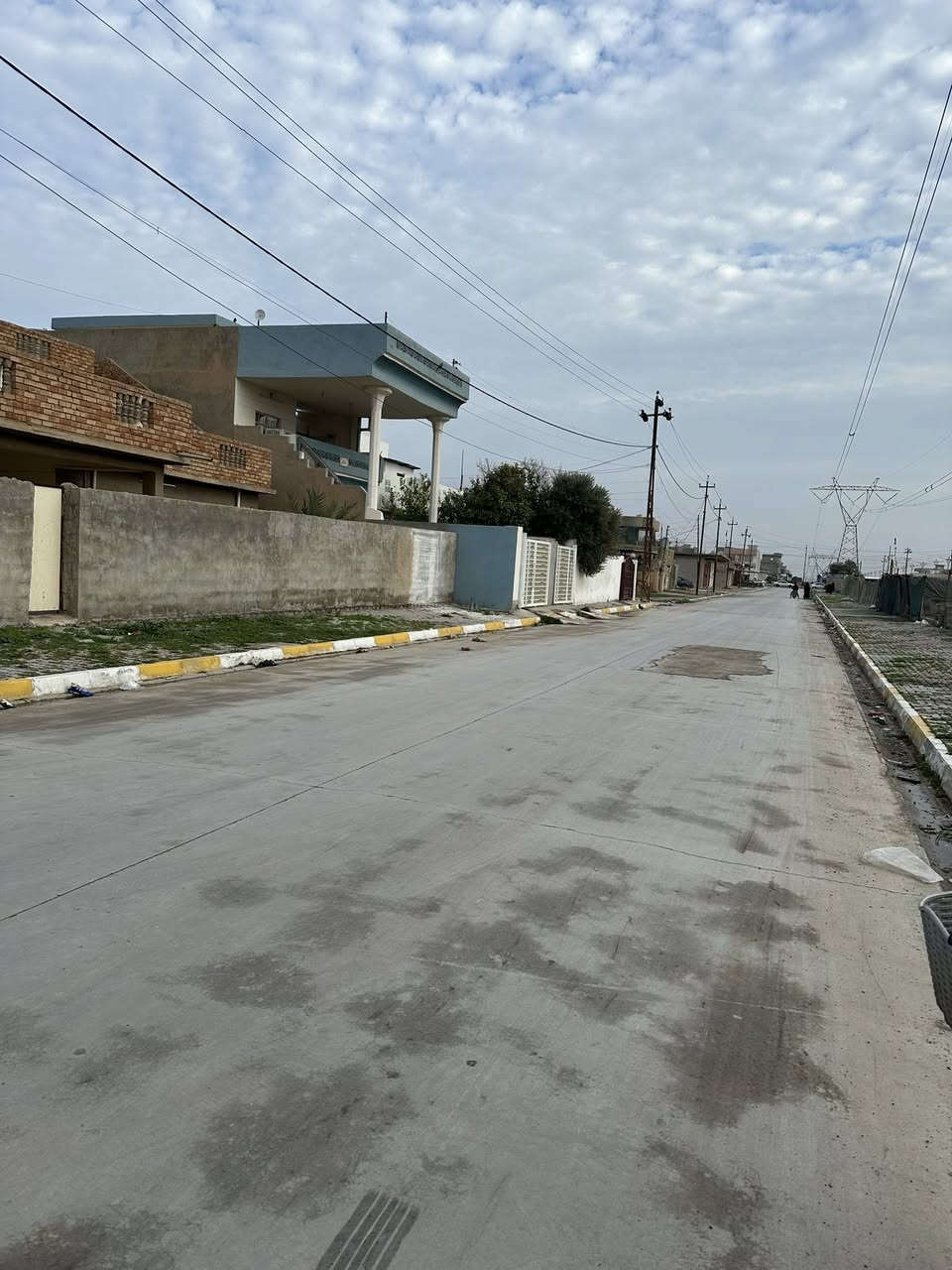 دار طابو ملك صرف 

الموقع / سايدين حديقة يلدز الشارع الخدمي 

المساحة / 320 طابو + فضلة 100 متر 

للاستفسار اكثر مراجعة مكتب الرحمن للعقار قرب جامع الشهداء مقابل مدرسة صدى العراق الابتدائية 

او الاتصال على الرقم 

***********
