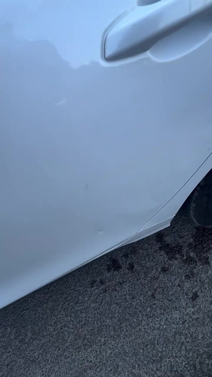 ماشيه ١٠ الف فول مكفوله من صبغ عدا رصعه باب خلف سايق موضح بصوره السعر ١٩ مليون مكانه بغداد حي جهاد تلفون ***********
