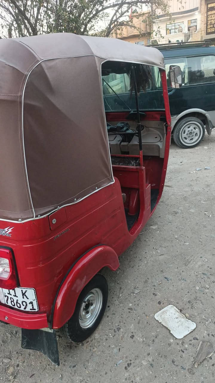 السلام عليكم تكتك البيع موديل 2018 شهر 12بيهه دوس معمره رقم بغداد ابسمي ‏‪***********‬‏
