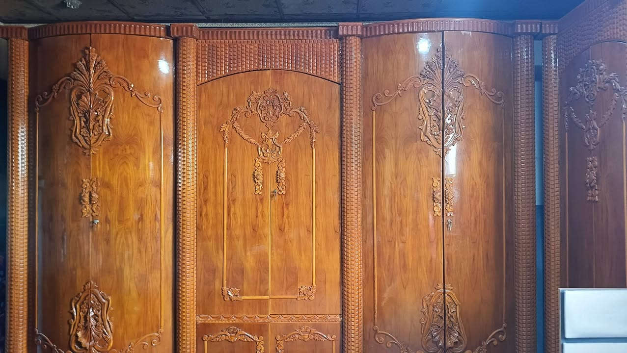 السلام عليكم
غرفة نوم للبيع نضيفه كلش وفصال عراقي خشب ثقيل اريدها بمليون و ٢٠٠ وبيها مجال 
***********
***********

