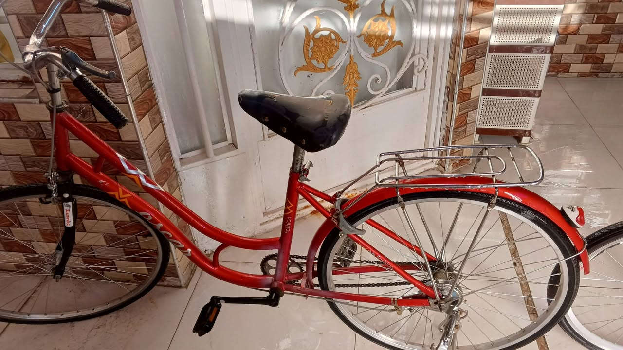 بايسكل عدد ٢ للبيع
الصغير جديد استعمال جدا قليل 
والجبير مستعمل 
السعر ب ٦٠الف ثنينهن
***********
