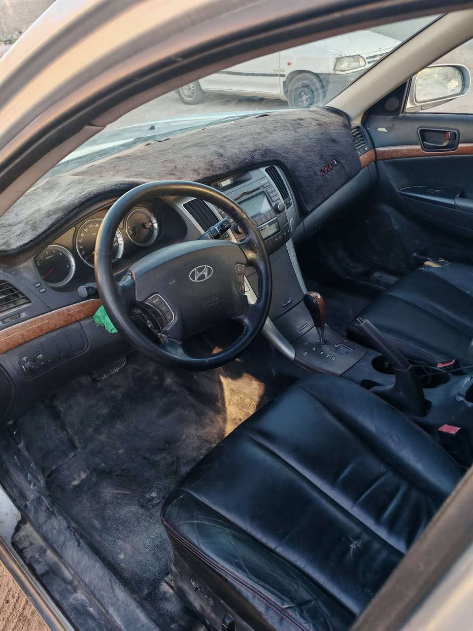 سلام عليكم سوناته 2007 فول مواصفات  تدفهه تبريد ثلج مكينه 2000 غاز بلادي نسه الصرف السعر 50 وا بيهه مجال مكان النجف الاشرف هاذا رقمي ***********
