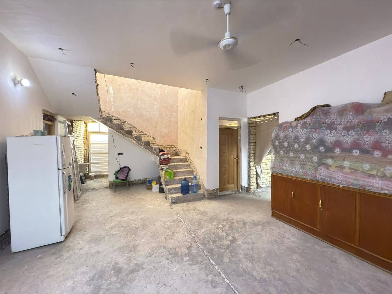 دار للبيع ركن طابو زراعي مجمع نبيل على الحولي اول فرع مساحة 400 واجهية 25 نزال16 بناء حديث غرفتين وصاله واستقبال ومطبخ حار وبارد حديقه كبيره مع مجمع صحيات خارجيه طابوك جمهوري وصب مراوس يرهم او بيع
 للاستفسار الاتصال او مراجعة مكتب عالم العقار مقابيل الإطفاء في الجمعية يتوفر لدينا عروض كافة مناطق مدينة القاسم متواجدون من ساعة ٨ ص الى ٢ ليلآ 
***********
***********
