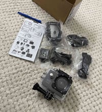 عندي كامره HD1080 يرهم بل خوذه  صفر صفر   لزمه شاشه عدسه كله عليه  بات...