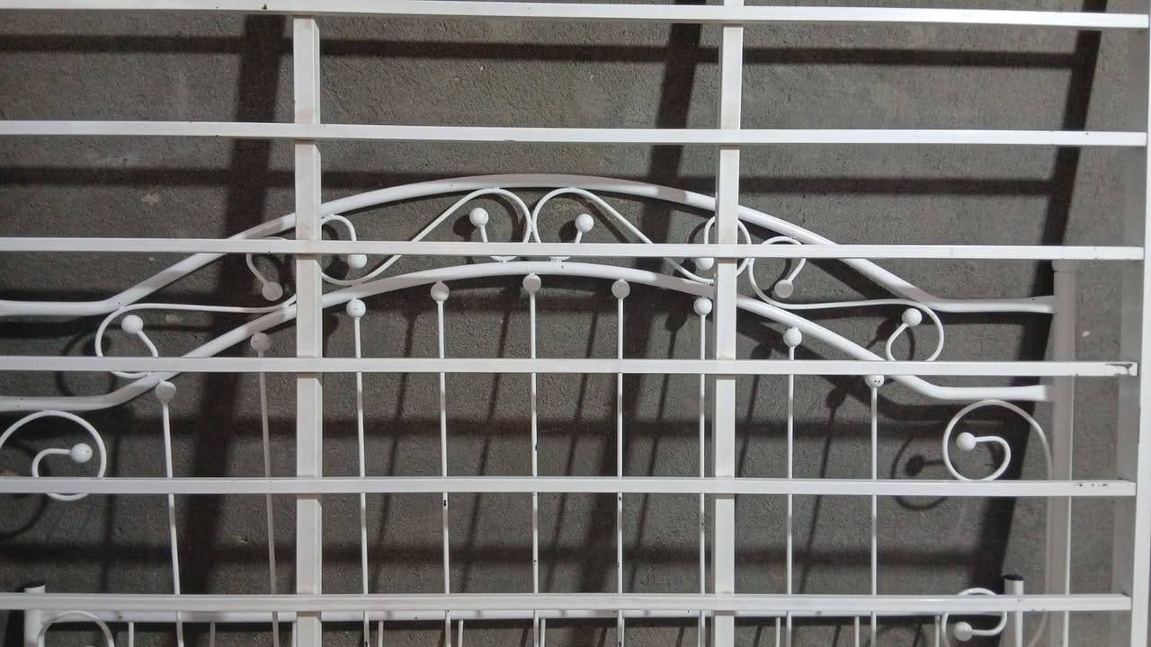 بيع جربايه وكنتور جديد استعمال قليل البصره الموفقيه شارع بغداد ***********
