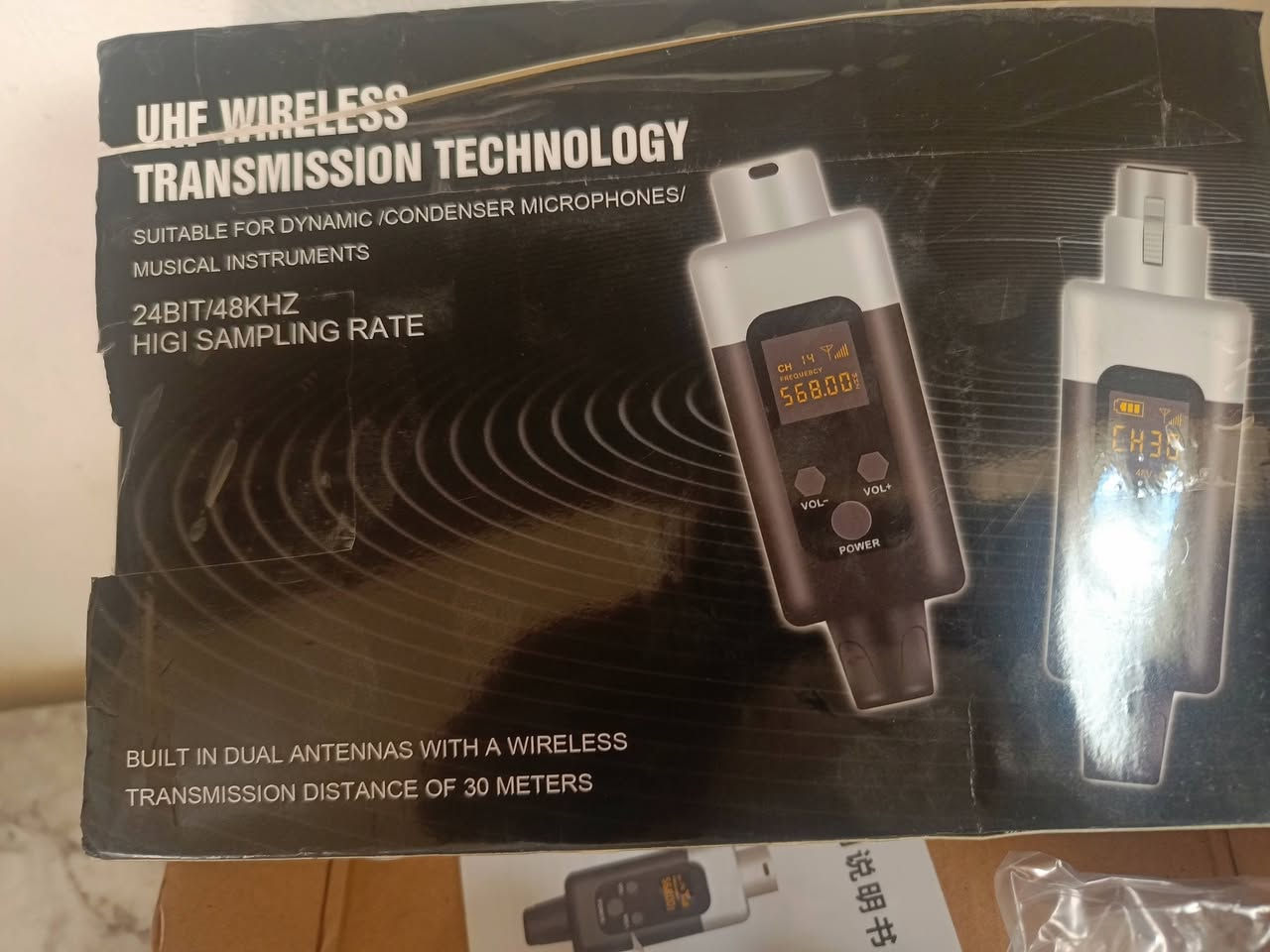 نظام ميكروفون لاسلكي XLR لتحويل الميكروفونات السلكية إلى لاسلكية.
الميزة الرئيسية: تحويل الميكروفونات الديناميكية أو المكثفة السلكية إلى لاسلكية. 

التوافق: يتوافق مع مجموعة واسعة من الأجهزة مثل مولفات الصوت، مكبرات الصوت، وأنظمة المسرح المنزلي. 

الطاقة: يدعم طاقة 48 فولت للميكروفونات المكثفة أو 0 فولت للميكروفونات الديناميكية. 

الميزات: شاشة عرض رقمية لتردد القناة ومؤشر مستوى البطارية. 
السعر 30
يوجد توصيل الى جميع محافظات العراق


**إذا كنت صاحب هذا الإعلان وتريد حذفه لأي سبب، رجاءا أرسل رسالة إلى الدعم الفني**