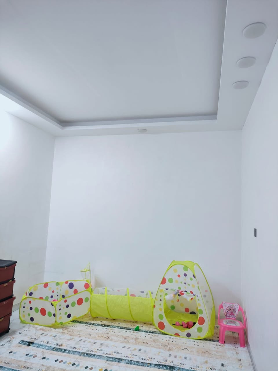 دار للبيع في حي تعليم العالي جمعية النور
المساحه البيت 150متر طابقين بناء حديث خدمات كامله 
صنف الارض وصل جمعيه النور
لمعرفة سعر علق بكلمه تم 
الاستفسار ***********
***********
