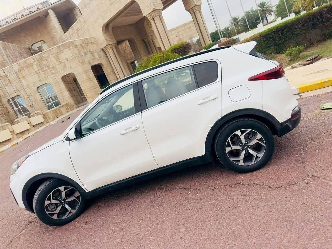 🔥 للبيع كيا سبورتج 2020 LX وارد أمريكي 🇺🇸 🔥. 

✅ محرك 2.4 GDI... إذا دهنها أصلي وبنزينها محسن أو انسى شي اسمه دوانز، وسياقتها متعة. 

المواصفات:
✔️ مكينة وكير مكفولات
✔️ شاشة + كاميرا خلفية
✔️ تحكم بالستيرن من الجهتين
✔️ مثبت سرعة
✔️ كشنات ودوشمة جلد
✔️ تكييف ثلج ❄️
✔️ تايرات بحالة ممتازة
✔️ داخلية وكالة، نظيفة ومرتبة 

بخصوص الحادث:
السيارة وارد أمريكي، صور الحادث بل منشور 

📌 رقم مثنى مشروع وطني 

⚠️ ملاحظة:
السيارة نظيفة وواضحة، وكل تفاصيلها وصورها موجودة بالكروب. رجاءً من تتصل لا تكلي: "فلان باع بهيج سعر". كل سيارة إلها حالتها وسعرها، والشي النظيف معروف سعره بالسوك، واللي يدور على الأرخص أكو هواي خيارات، أما اللي يدور على النظافة والجودة يعرف قيمتها. 

💰 السعر: 158$ دولار قابل للتفاوض البسيط جدآ بعد المعاينة فقط. 

📞 *********** 

مكلف بل نشر سيارة تعود الصديقي وخويي وهذا رقمي اكفل السيارة من نايحة التحويل وكلشي بغداد, العراق
