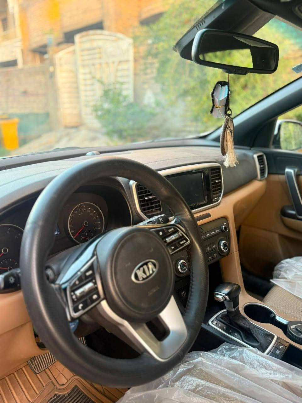 السلام عليكم سبورتج خليجي لشركه الدوليه فول مواصفات عده الفتحه بيها ملاحظات بصيطه تكحيل داير الجاملغ وبارد كد شبر ولباقي مكفول محرك 2000 دوش لعنوان بغداد الغزاليه ***********
