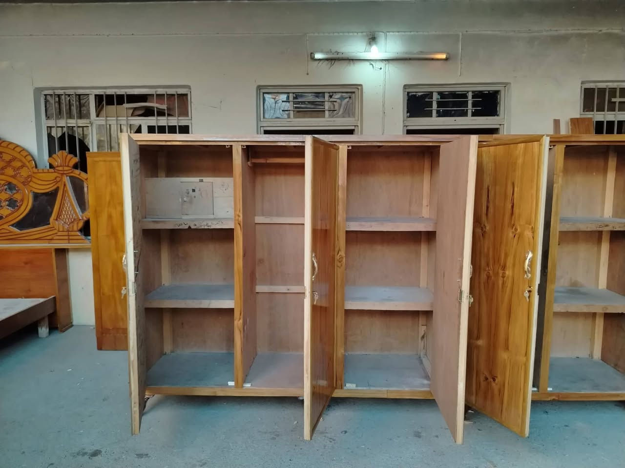 كنتور خمس أبواب مستعمل صاج جديد السعر 275الف للاستفسار *********** العنوان حسنكوي
