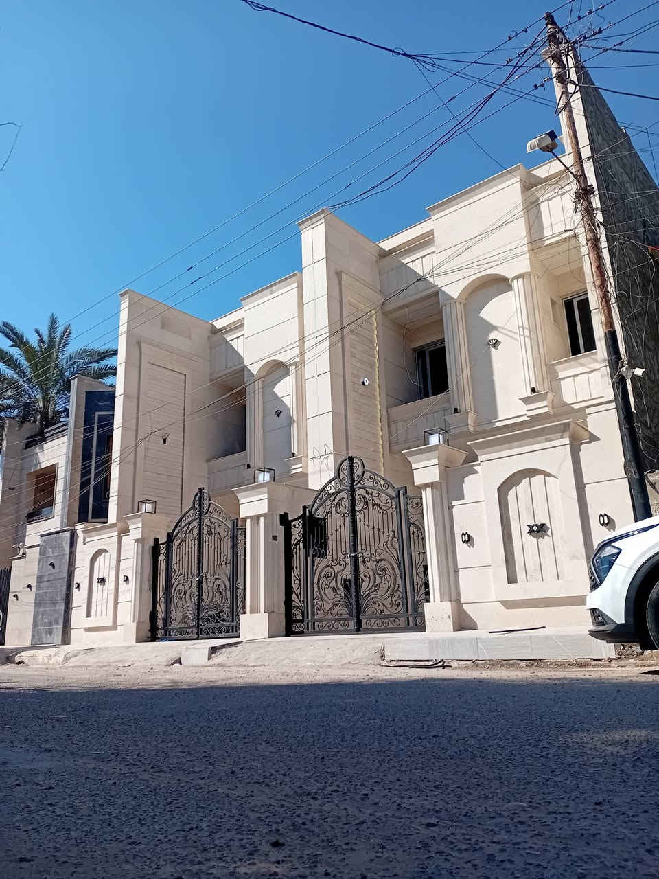 مكتب المجد للوساطة العقارية..
للبيع.... تونات عدد ٢ دار زيروو في السيدية  ... بناء حديث يحتوي على...
صالة كبيرة وهول داخلي ومطبخ 
كراج سيارة وحديقة صغيرة جميلة

مكونات البيت...
عدد الغرف  ٥نوم مع سويت بعض الغرف..
مناور ..
خدمات عدد ٤

مساحة  ١٥٠م
واجهة.  ٦م
نزال.   ٢٥م

مكتب المجد للوساطة العقارية سيدية شارع العلوة مقابيل مدرسة حلم الغد.... 
الاتصال....
***********
***********

نسعى لخدمتكم نحو الأفضل نستقبل كافة عروضاتكم السكنية والتجارية..
