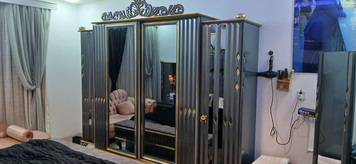 سلام وعليكم غرفت نوم البيع تركي.    9 قطع
نظيفه كلش مابيها اي عيب 
السعر خاص مكاني أربيل 
الاستفسار واتساب 
***********
