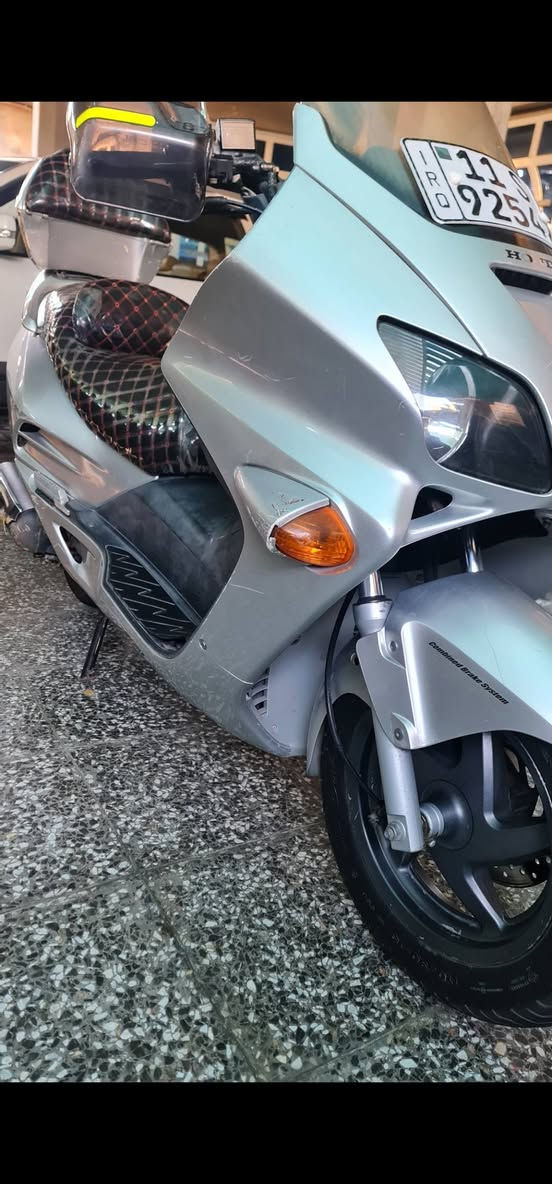 السلام عليكم
فورزه ٠٦ للبيع دراجه كلش نظيفه كفراتها بيها شخوط محرك بلادي  مرقمه بغداد باسمي للاتصال ***********

