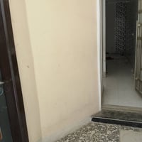 دار للايجار  جديد يحتوي ع مدخلين ع صاله وع المطبخ  وحمام ومنور و فوك 3...