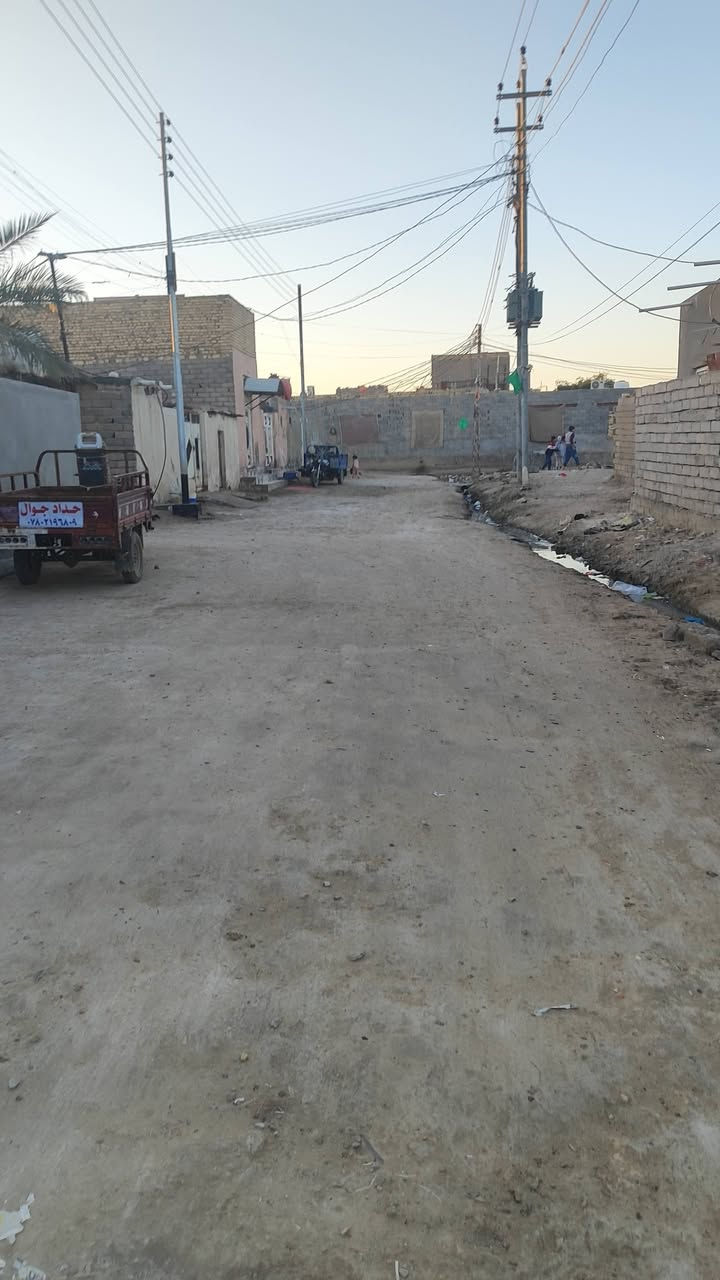 بيت زراعي البيع مكان حي الغدير مساحه 200متر غرفتين ومطبخ وصاله وديوانيه وصور كدامكم اسعر50 وبي مجال الشراي ستفسار أكثر ***********
