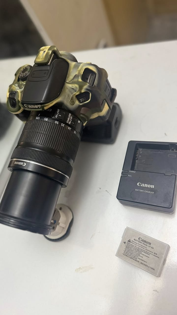 للبيع فقط فقط ما اراوس ابيع فقط
كامرات عدد2 كانون
1- كانون 70D بدي 
2-كانون 700D بدي + كرب 
3- زوم 100:400 كانون 
4-عدسة 18:135 
+ شاحنات عدد 2 
مكاني بغداد حي الامين 
توصيل ماعندي ***********
ملاحضة لاتسالني شكد شتر ومدري شنو تجي تفحص وتاخذ نضافة الكامرات 90 /100 
متوفر واتساب وماسنجر
