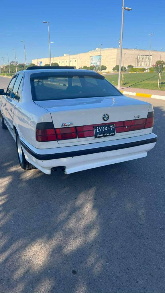 سە رە تا بە ناوی خوای گە ورە 
ٸە م BMW بۆ فرۆشتن مۆدیل 1992 
تۆماتیکە 525 مە کینە ی کە پسە تە بریدە 
سلایتە فولە ماسە فات جە مپە کی خە فیفی لای 

سە کنی هه یە دوو پار چە ی بۆیاخە  بە حیزام دە

 فرۆشم بۆیاغی سە قف و شانی نیە بە شە رت ارم

 بلاستیک بە شە رتی اولیات دە عامی لۆ دە عامی بە شە رت گیرو مە کینە و تە قە ورە قە ی بە شە رت
ناوخورفە ی لۆکی لە سە رە چوار تاییە و ویلی نوی 
ماڵی دۆستە سە یارەی دە ستی خۆمانە سە یارە ی 
مە عرە ز نیە مە سرە فی تیدانیە کارە بایی هه مووی ایش دە کا زۆر مە زوبوتە 
تکاییە مشتە ری نی بیزارمان مە کە لە گە ل ریز  
گۆرینە وە م نیە تە نها فرۆشتنە موسوو بڕاوە  بە شە رته لە گە ل ریز مان دا 
بۆ ادمینی گوڵ  سعری 42 وە رەقە و معامە لەیە کی برایانە لە هه ولیرم .               *********** أربيل, العراق
