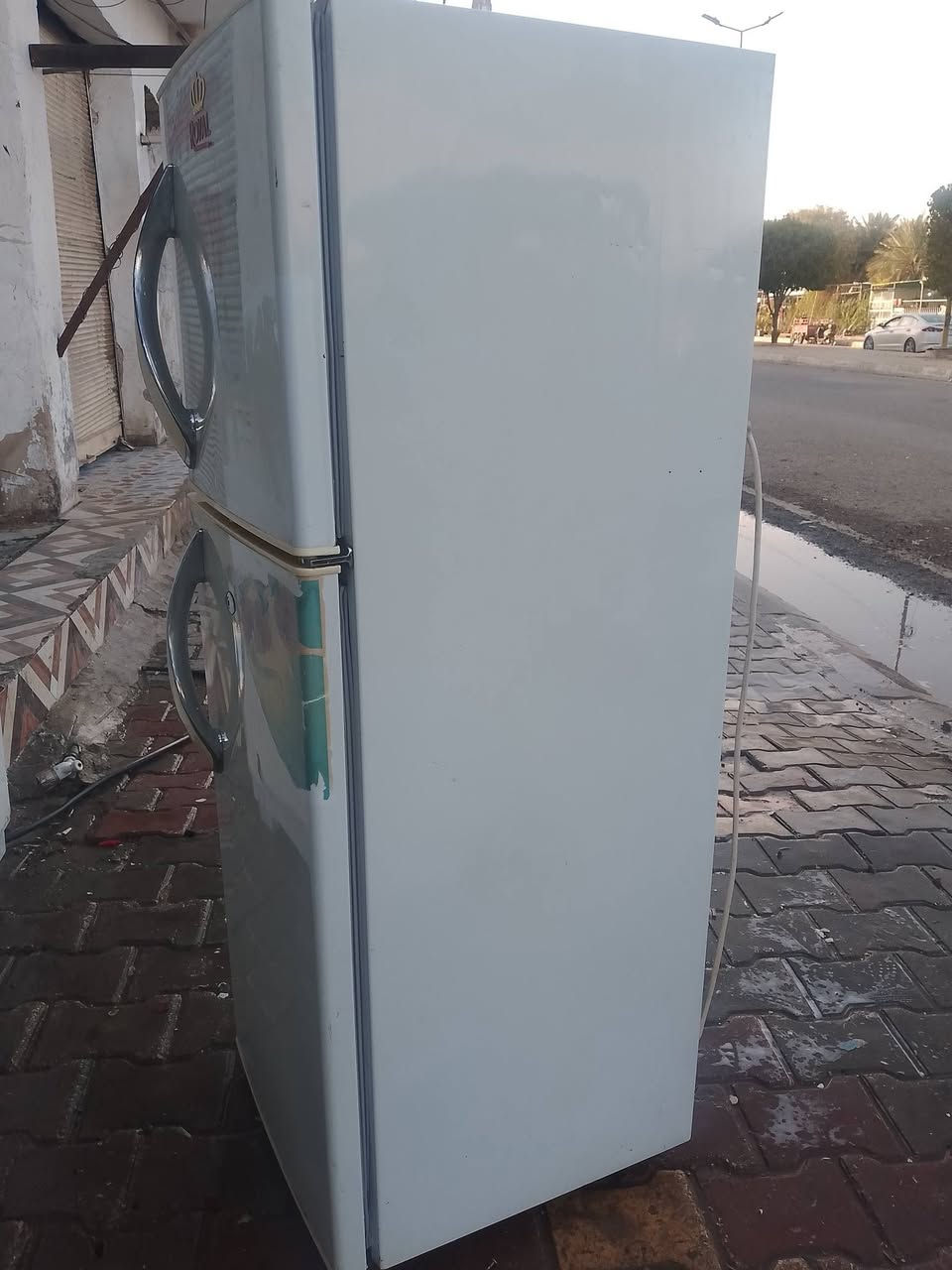 ثلاجه 10 قدم للبيع شغاله 
***********
