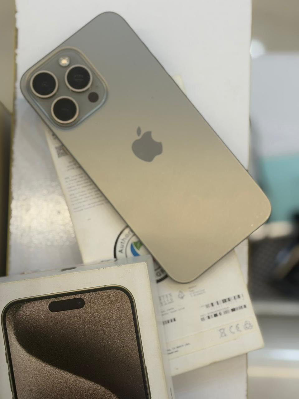 ايفون 15 برو ماكس ذاكرة 256 بطارية 89جهاز ماستر كلة بل شرط سعر1050 وبي مجال كارتون وكيبل بلاديات شرط جهاز لوك *********** ممفتوح بلشرط

