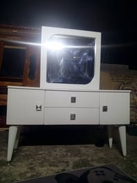 ميز مرايه تركي كلش نضيف ومرتب  اخو الجديد  سعر 50 قفل  رجائن مال مستعج...