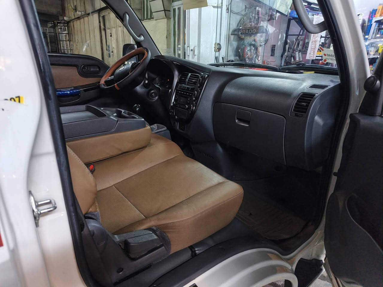 للبيع كيا بنكو فحل بوكس موديل ٢٠٢٠ جديده جدا ماشيه ٦٤ بدون صبغ أو بارد حساسات خلفيه كامره خلفيه للاتصال   *********** سعر السياره ١٦٥ رقم بغداد تخم تاير جديد كوري سياره كامله بدون أي نقص
