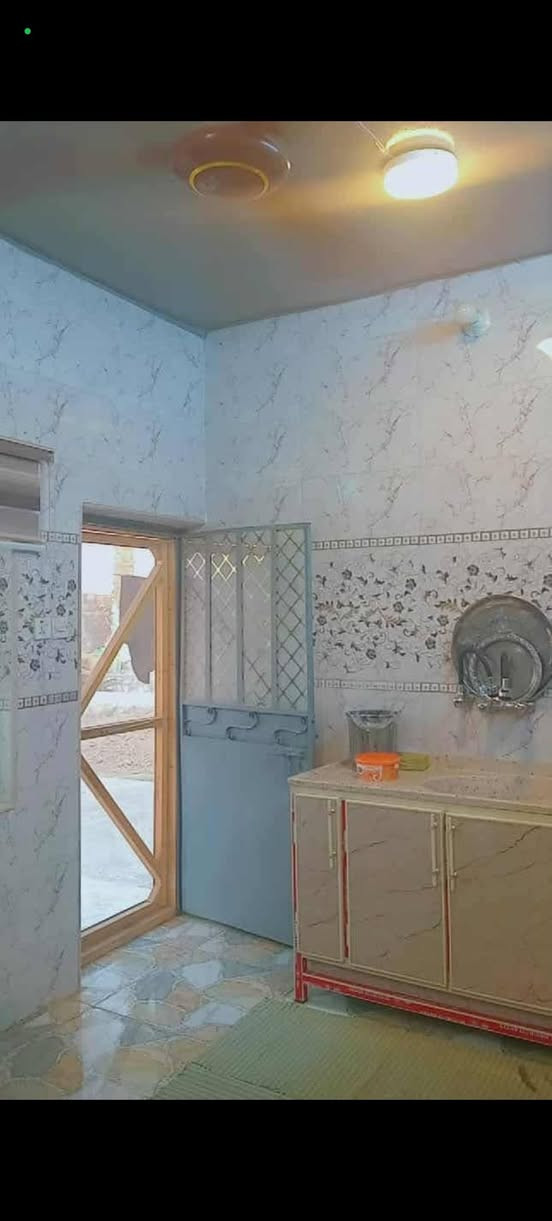 بيت بناء بلوك السقف اعكادة والبيتونة سندويج

مكون من غرفة نوم عدد/
ھول ٨×٥ إستقبال ٨×٥
مطبخ ٤×٤ سيراميك الأرضية والجدران كليدور ٢×٢
صحيات شرقي وعربي داخلية وخارجية الأرضية بورسلين درجة أولى خارج البيت سيراميك مع مخزن خارجي البيت مع الأثاث للبيع خدمات كاملة مساحة ٦٥٠م حي العھد
شارع تبليط مي كهرباء مجاري
يبعد من الشارع العام ٧٠٠م
يباع قسط تنظي نص ويبقه نص اقساط 
*********** للاستفسار
