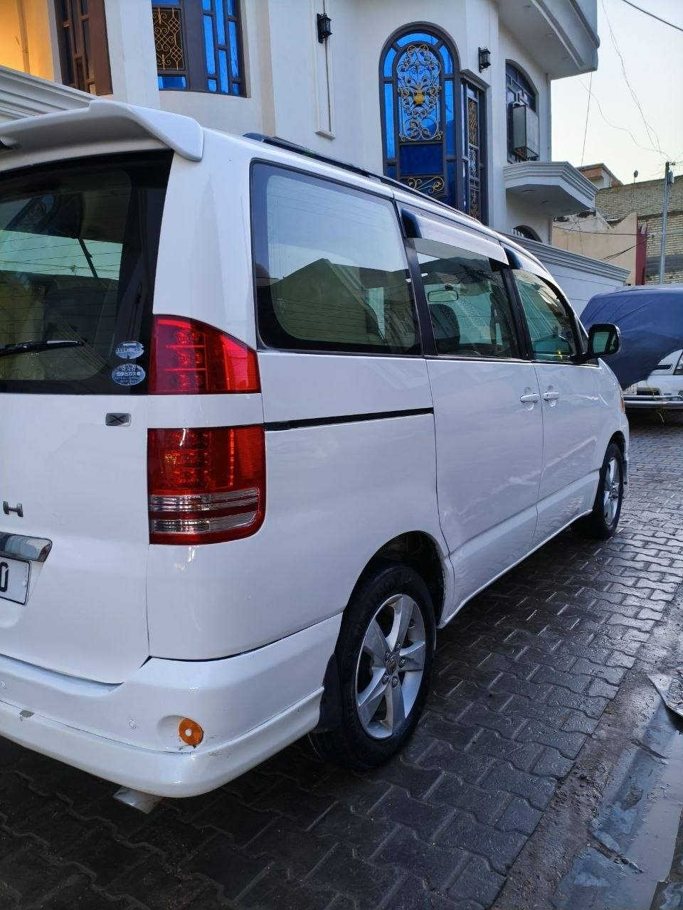 السلام عليكم ورحمه الله
لبيع نوها موديل 2005 
رقم نجف دولي بسمنه تحويل ثاني يوم تو ويل 
السياره كفاله عامه ما عده الصبغ مصبوغه احزام للجماليه السياره تحويره جديده هستونه عايديه بيه
 مكينه وكير بل كارتون  تيربو 2400 
كشنات جلد 7 راكب 
تحكمات مري 
السياره لحايه ويل 16 تخم تاير جديد حداديه جديده 
تبريد 3 قطع ثلاجه شاهد الله السياره فول ما عده الفتحه 
شاشه تاب السياره  جديده 
وجاهز من كل شيء 
السعر 115 وبيه مجال 
لستفسار ***********
العنوان النجف الاشرف قضاء المشخاب
