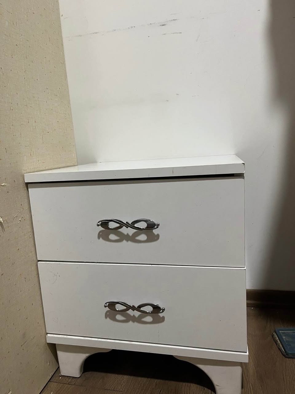 بۆ فرۆشتن  لە سلیمانی گەیاندن نیە وەک نوێ کەم بەکار  هاتوە سیسەمەکە ژیرەکەی مەخزەنە دۆشەکی لەگەلە نوێیە
کۆمیدیە پچوکەکەش لەگەلیا ئەیفرۆشم هیچ عەیبیکی نیە 
ئەگەر کریاری نامە بنیرە بەس دۆشەکەکەی٨٥ پێ یاوە 
سیسەم و دۆشەک و کۆمیدی  و عەلاگەی جیل هەلواسین بەیەکەوە ١٨٠ هەزار ئەگەر کریاری نامە بنیرە سلیمانی *********** Singapore
