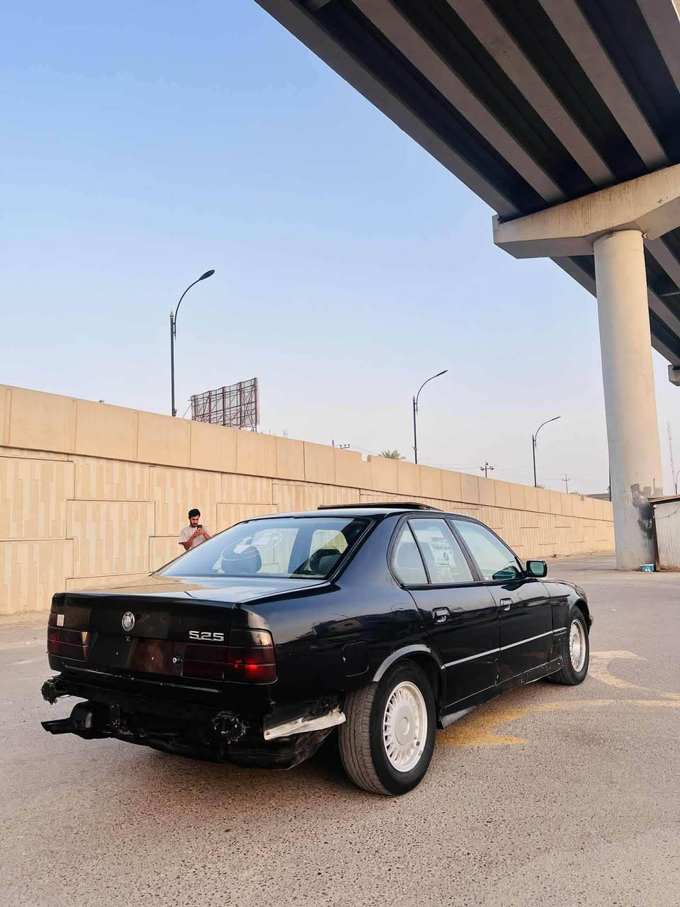 سلام عليكم
اصل BMW 525
موديل 91
رقم بغداد جديد بأسمي 
سنوية لل31
محرك 25 مسكر عدل گير عادي 
4جام كهرباء
سلايت شغال 
السياره وحش بالشارع 
ابيع تعمير 
السعر 35 وبيها مجال قليل 
مكاني نجف 
رقم الهاتف ***********
