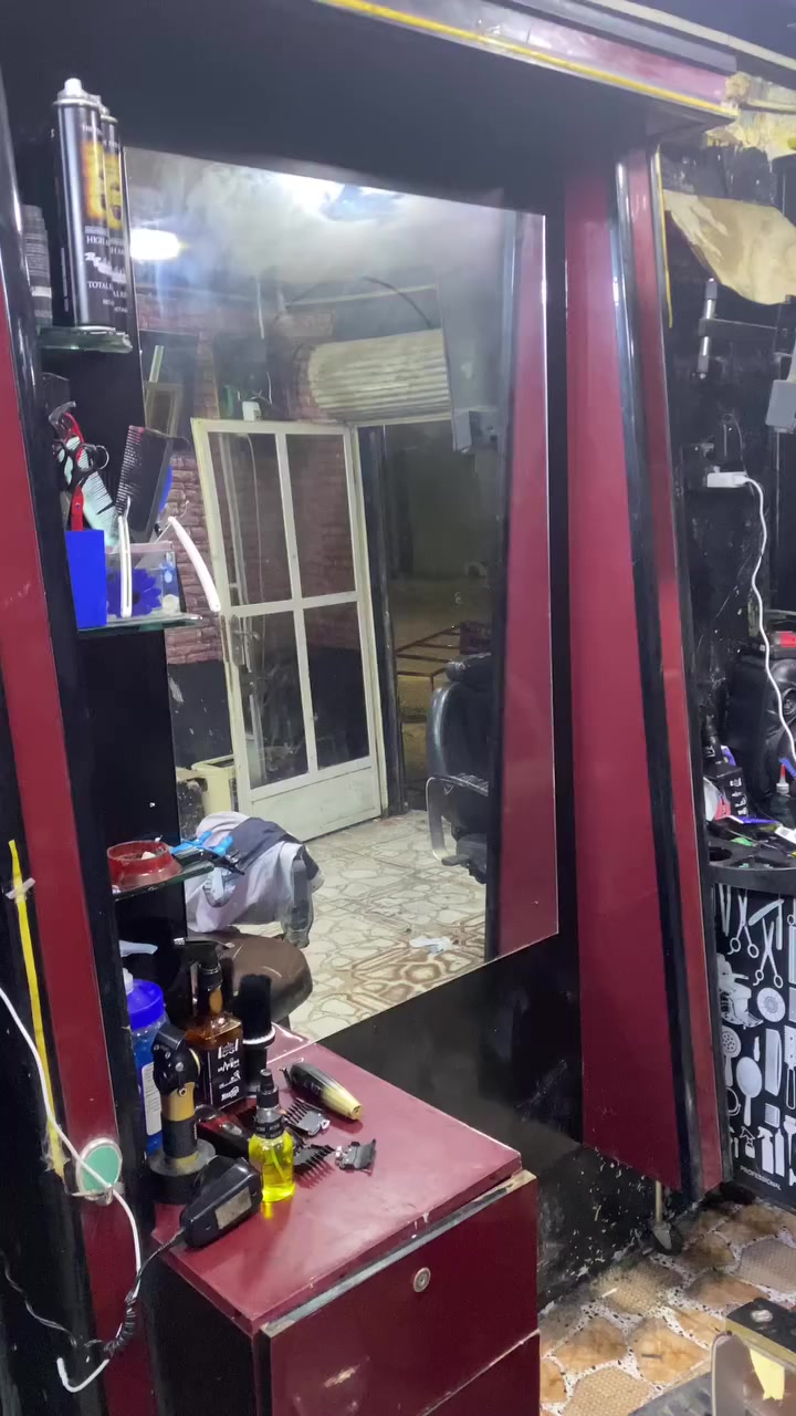 ديكور حلاقه للبيع السعر 100مكان موصل ***********
