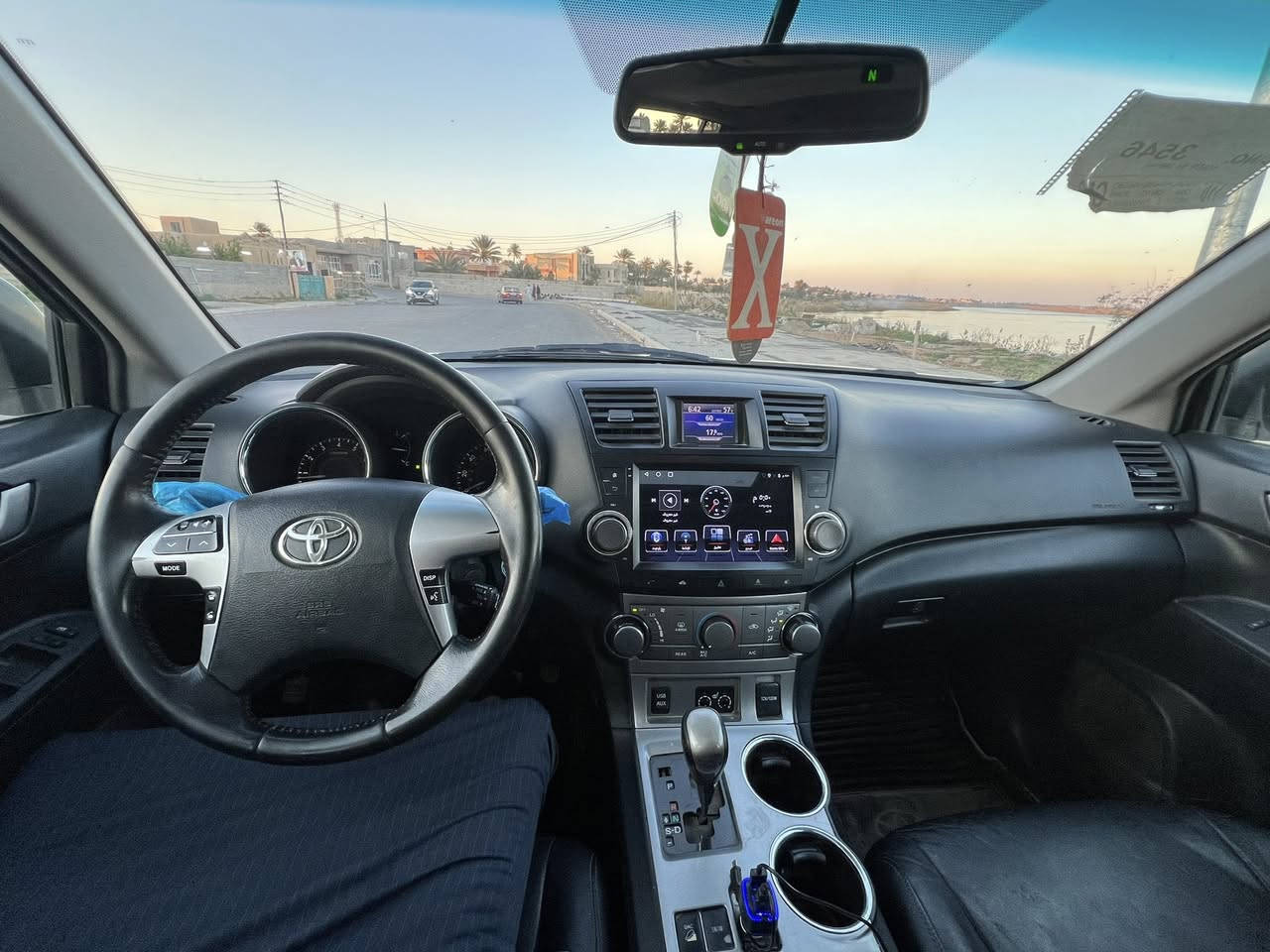 السلام عليكم سياره للبيع 

النوع: تويوتا هايلندر وارد امريكي
الموديل 2012
اللون:ابيضّ 
عداد المسافة:183
محرك V6
فول ويل 4*4 
المواصفات 
فتحة سقف 
كرسي السايق  كهرباء
تحكم ستيرن
شاشه كبيرة+شاشه صغيره
منضومة زنون كامله
كاميره بلوتوث -aux -usb 
بصمة تشغيل+تشغيل عن بعد 
كراسي جلد 
7راكب 
باب الجنطه كهربائي 
3  قطع تبريد 
گير (اوتوماتيك، عادي، ستيرنق)
تحكم الشاشة و الصوت ستیرن 
السونار مرفق مع الصور 
مكان السياره صلاح الدين/بلد/قضاء الضلوعيه  
للاستفسار على الأرقام 
***********
***********  
السعر : 166 وبيها مجال
