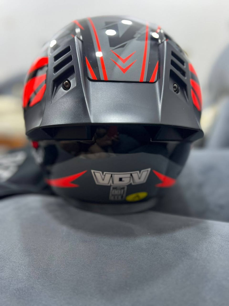 خوذه VGV قطعه اصليه وجديده ملبوسه مرتين
السعر عل خاص او اتصال ***********
