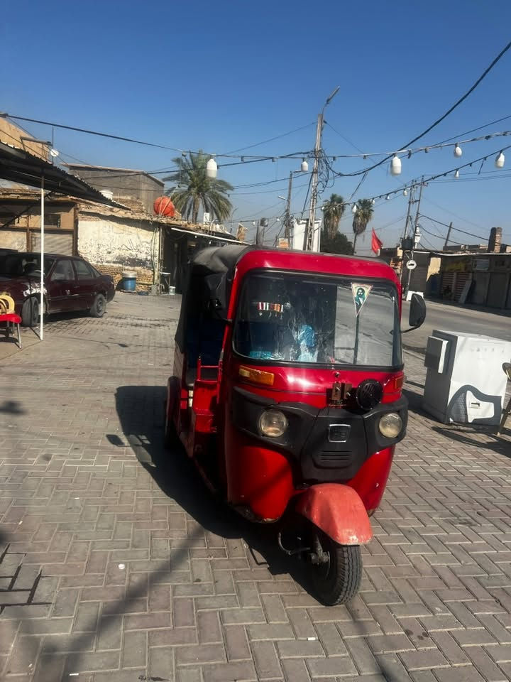 سلام عليكم تكتك ١٨ للبيع رقم نكليزي تحويل كبل
محرك عشرين تكتك تخبل 
بيها خياسات سويته بس صبغ 
***********
