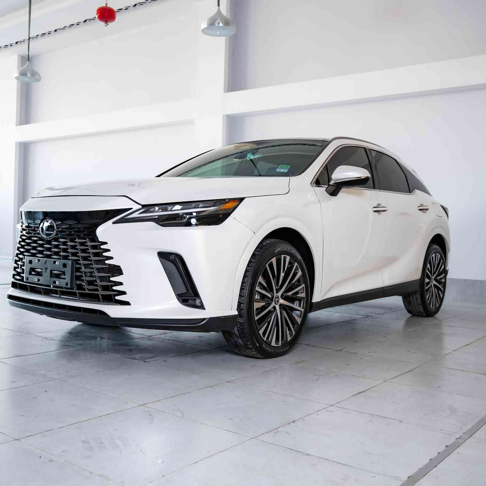 Lexus RX 350 2023

مواسەفاتی ئەمریکی 🇺🇸مۆتەری 2.4 تۆربۆ275 هۆرس پاوەرگیربۆکسی ئۆتۆماتیکی 8 خێراییسیستەمی AWD / FWDشاشەی گەورە و دیجیتاڵApple CarPlay & Android Autoکامێرای دواوە + 360 CameraParking SensorsBlind Spot + Lane AssistAdaptive Cruise ControlPush Startسانڕۆفکورسی چەرمی + Heated & Ventilated SeatsMemory SeatsAmbient Lighting
سەیارەکە زۆر تازەو جوانە ٤٠،٥٠٠ کم ڕۆشتووە ڕەقەم کاتییە سەیارەکە بێ بۆیاخە 
نرخی ٣٩٥ وەرەقە
ژمارەی تەلەفون :***********
WhatsApp&Viber✅ السليمانية, العراق
