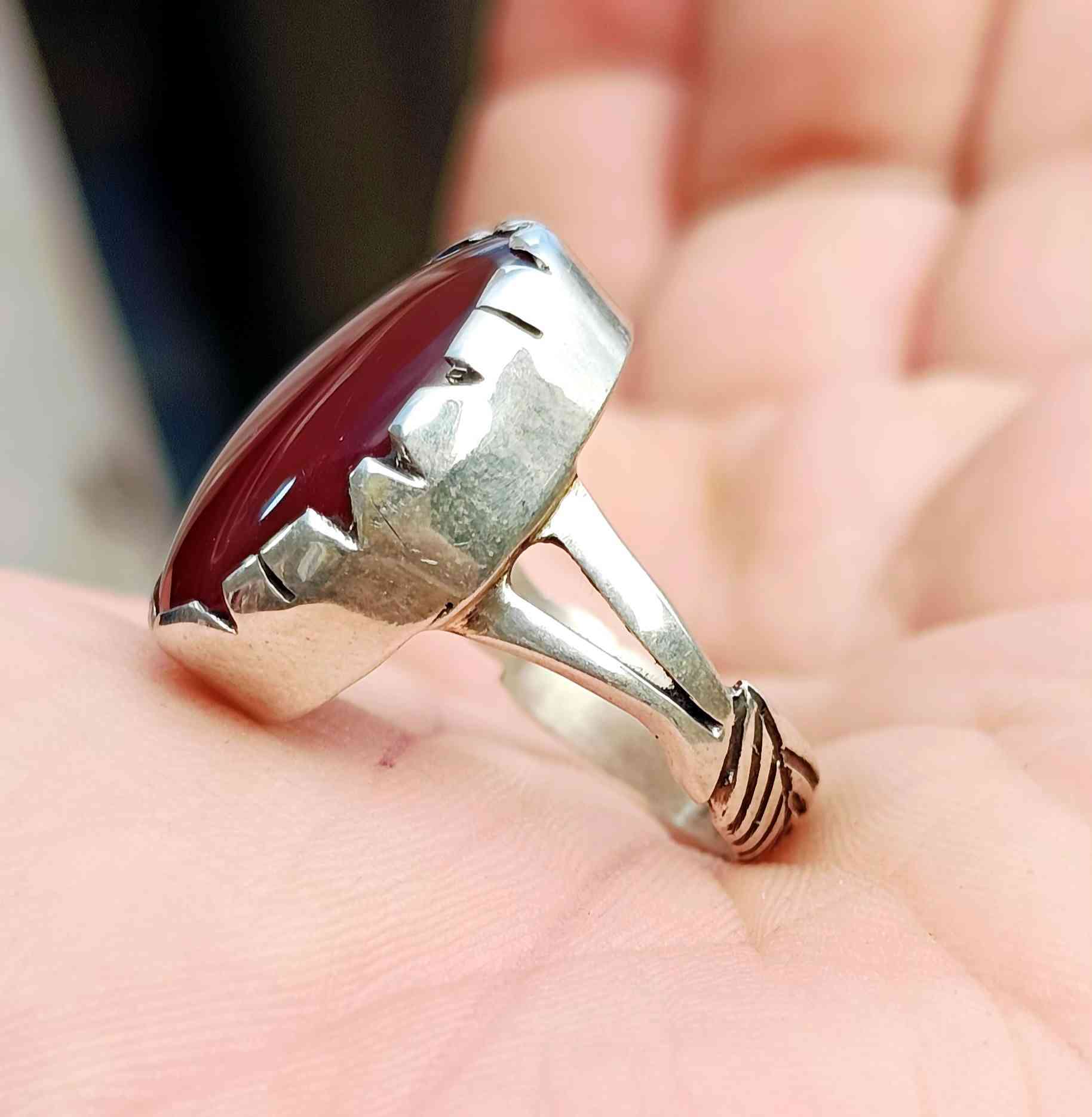 سلام عليـــــكم 🫷🏿👇👇عيــد مبـارك

تحفه فنيــيه(عقيق يماني ذمه كرز الكرز 🍒🍒🍒

صياغه يدويه فضه مختومة(925)
قيــــــاس الخاتم(21.. 22)

يوجد توصيل بدون مراوس او حجز مكاني سماوه سعـــره مع التوصيل(35)🍒🍒 السماوا, المثنى


**إذا كنت صاحب هذا الإعلان وتريد حذفه لأي سبب، رجاءا أرسل رسالة إلى الدعم الفني**