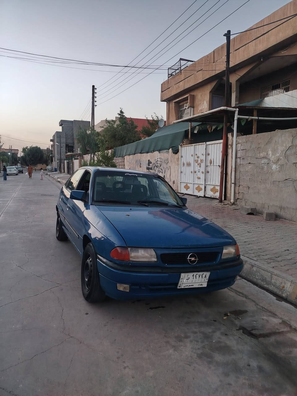 السلام عليكم /اوبل استره للبيع موديل 93
رقم بغداد مشروع وطني
دفتر بنزين بيها 
شرط التحويل ولغرامه 
كير مكينه شرط
صدر نضيف كهربايات شغاله
مكينه حجم 20
سياره بدون ضربه سقف تكم شواصي
قواعد دبلات شرط 
سقف سلايت شغال مسجل سماعات جاز
ترايك وين متريد 
سعر 31/ للتوصل ***********
