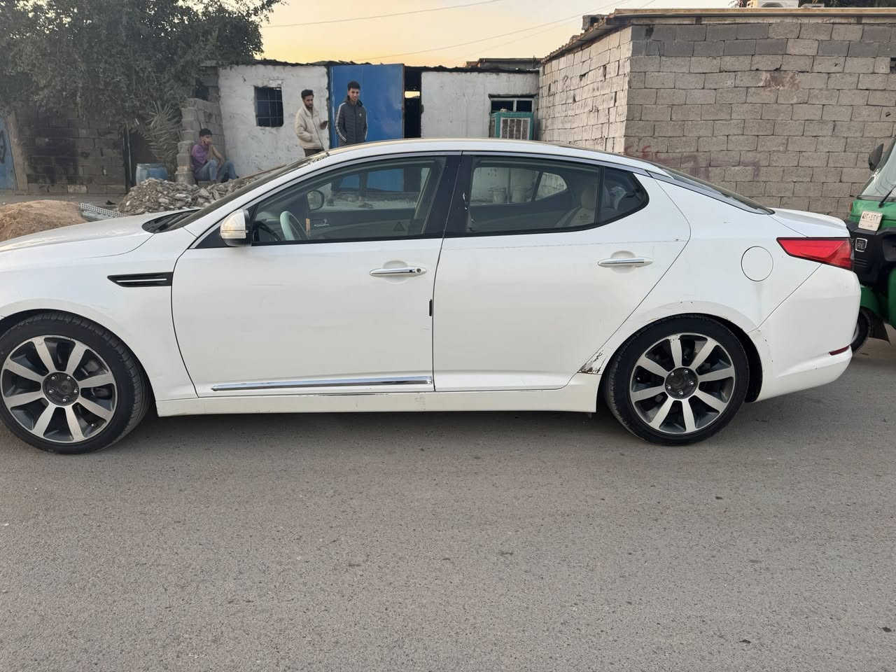 السلام عليكم شباب
اوبتما موديل 2012 خليجي بدون حادث 
بالعراق بس باب تبديل 
مكينة 2000 دوش 
السعر 130 وبيها مجال 
مكان السيارة بغداد الشعب 
للتواصل ***********
