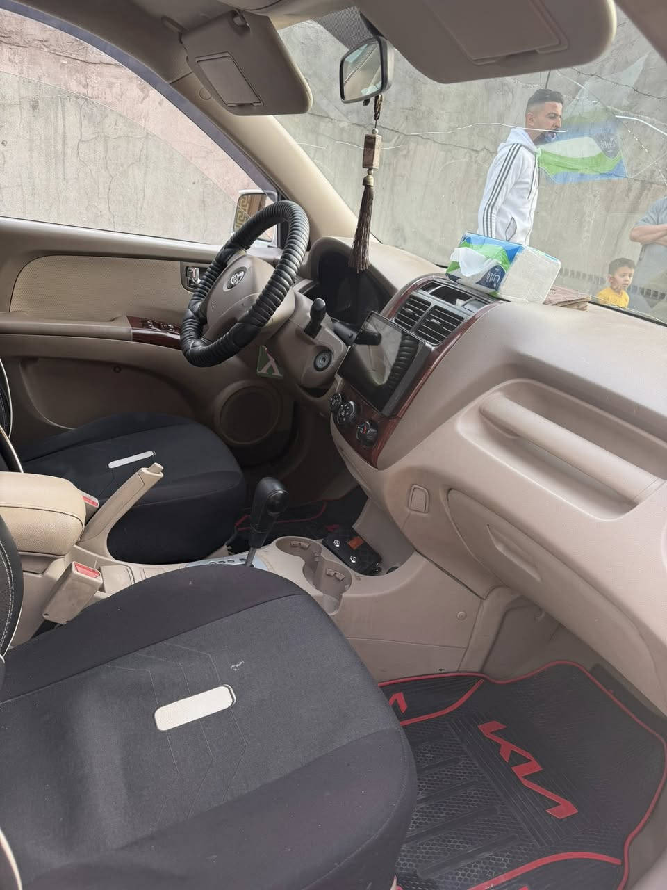 يا الله السلام عليكم سبورتج 2010 خليجي للبيع 
مكفوله من الصبغ والبارد بيها باب الصدر مبدل والبلادي موجود ويرجع ع بارد مكينه 2000 فتحت سقف شاشه كير اوتو السعر 120 وبيها مجال مكاني بغداد 
متواجد على الفيس بوك 
***********
