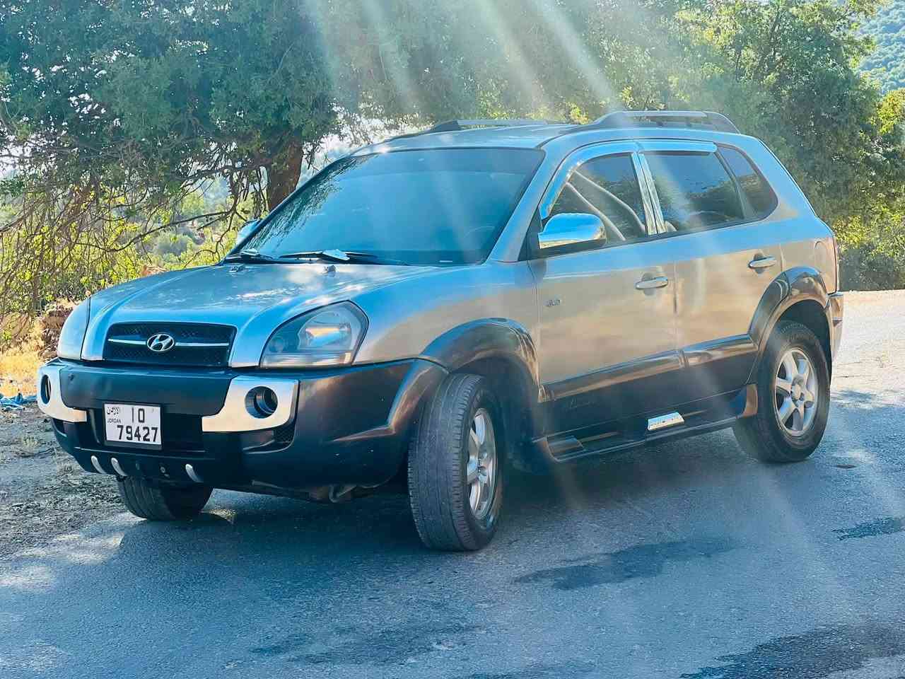 🔥 هـيـونـداي تـوسـان 2006 | فـور ويـل | أوتوماتيك 🔥
HYUNDAI TUCSON 2.0 4WD

🚀 من أنظف سيارات التوسان المعروضة حالياً – قوة، اعتمادية، وجاهزة للاستخدام مباشرة 🚀

✨ نظافة ممتازة + حالة ميكانيكية قوية + استخدام محترم ✨

💰 السعر: 4700 قابل للتفاوض بالمعقول 💰

⸻

⚙️ المحرك والأداء:
🔹 2000 CC
🔹 بنزين
🔹 قير أوتوماتيك
🔹 فور ويل (4WD)
🔹 محرك قوي وأداء ممتاز على جميع الطرق
🔹 إقتصادية جداً بالبنزين بتمشي أكثر من 150 بالتنكة

⸻

🎨 الشكل الخارجي:
🩶 لون سلفر مميز
🖤 جنطات ألمنيوم أصلية
🔹 عتبات جانبية أصلية
🔹 ريل سقف
🔹 شكل رياضي ونظيف

⸻

🚘 المواصفات والإضافات:
✔️ أوتوماتيك
✔️ فور ويل
✔️ زجاج كهرباء
✔️ مرايا كهرباء
✔️ جنطات ألمنيوم
✔️ سنتر لوك
✔️ غرفة نظيفة ومرتبة
✔️ ترخيص تقريباً سنة كاملة

⸻

🛠️ الحالة والصيانة:
✔️ ماتور 2000 CC راكب جديد فحص
✔️ قير راكب جديد فحص
✔️ دهان بحالة ممتازة جداً
✔️ كوشوك بحالة ممتازة جداً
✔️ مصان بالكامل
✔️ شغل وامشي بدون أي مصروف
✔️ لا يوجد أي صوت أو طقّة نهائياً
✔️إمكانية طي المقاعد الخلفية لزيادة مساحة التخزين
⸻

📋 الفحص:
🔹 ضربة راس
🔹 جيد
🔹 جيد
🔹 جيد
🔹بدون ملاحظات مهمة الملاحظات العادية
🔹 الفحص متوفر للجادين

⸻

🌟 سيارة قوية واعتمادية، مناسبة للمدينة والسفر والطرق الجبلية، ومجهزة بالكامل للاستخدام اليومي.

📍 الموقع: عجلون

📞 للتواصل: 0779374825 – هاشم خرابشة

🔥 يا بتلحق يا ما بتلحق
🔥 التوسان من أكثر السيارات اعتمادية وقوة في فئتها
🔥 السيارة تستحق المشاهدة والفحص


**إذا كنت صاحب هذا الإعلان وتريد حذفه لأي سبب، رجاءا أرسل رسالة إلى الدعم الفني**
