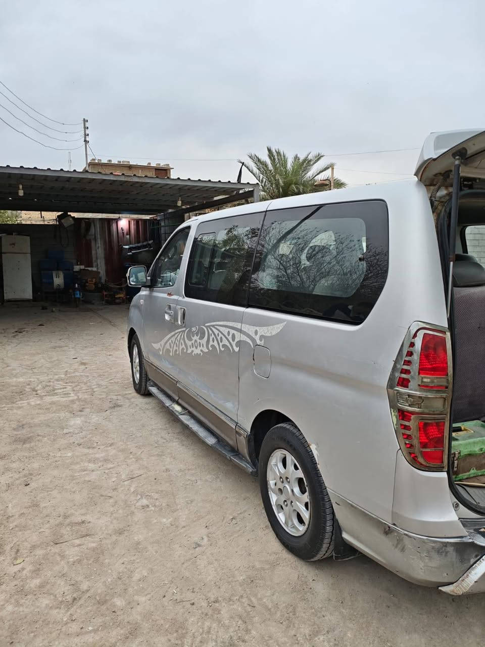 سلام عليكم
ستاركس موديل ١٠ مسكر كير عادي 
سياره كفاله عامه ابايعك سونار 
تخم تاير حداديه جديده تبريد منضومه كامله شاده عليه سياره متعوب عليه كلش مكينه لا تبخير ولا تنقيص  
رقم انكليزي سياره رقمه بصره بسمي تحويل ثاني يوم سياره بعد احله من الصور مكان السياره بصره ابو الخصيب سعره ١٤٥ وبيه ***********   أقره المنشور عدل هنوب اتصل
