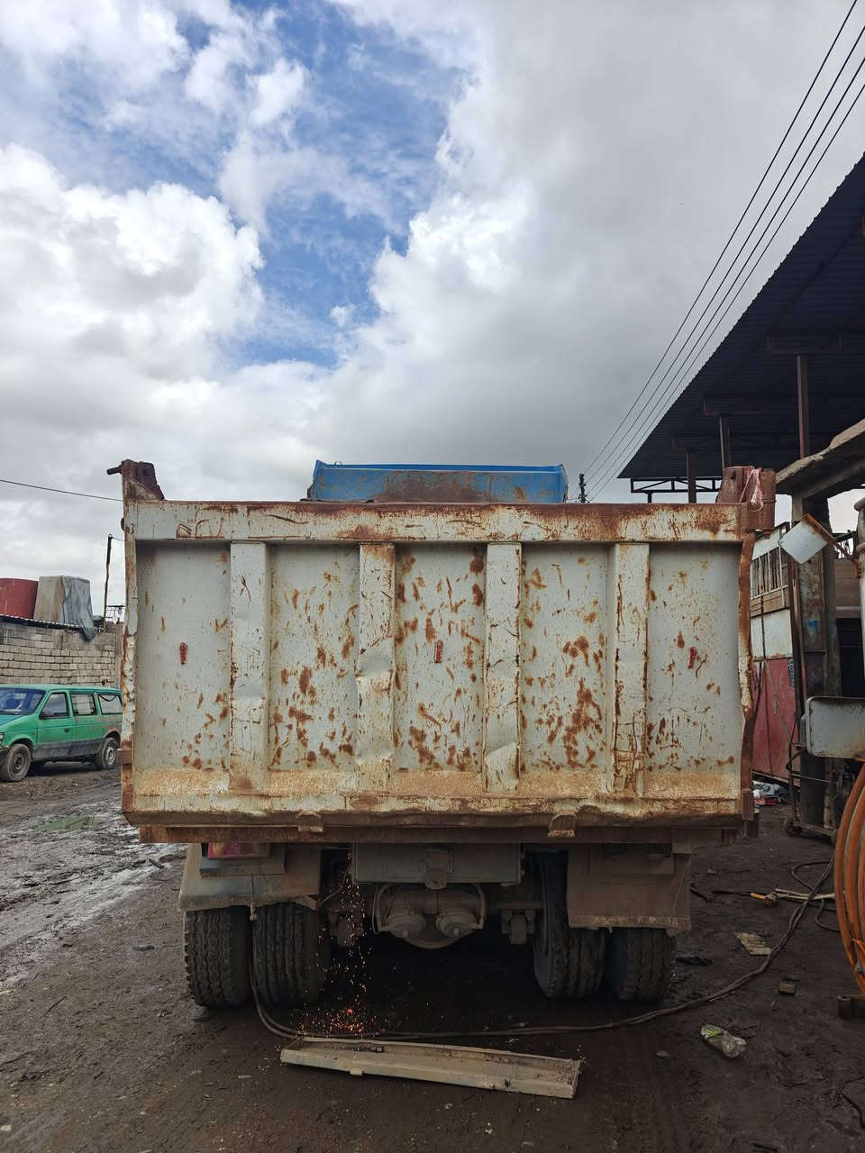 السلام عليكم بدي سكانيا قلاب للبيع
العنوان الموصل صناعة وادي عگاب 
السعر 17 هــ‏ ‪0750 887 8992‬‏ ابو قصي
