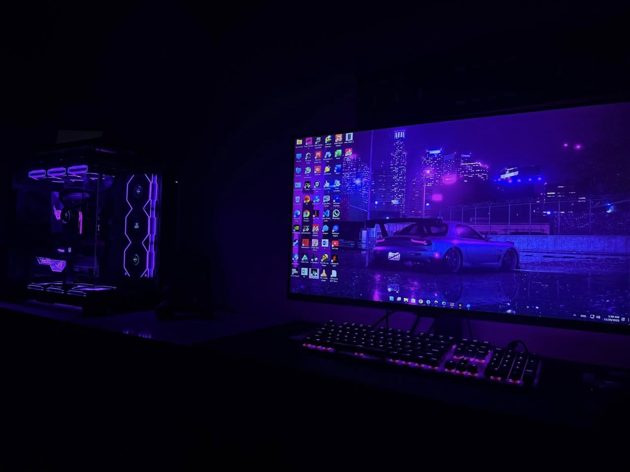 السلام عليكم تجميعة احترافيه High End من اقوى التجميعات من ناحية الاداء و الجمالية
السعر 5,000,000 دينار عراقي 
مواصفات ابو العبد ❤️‍🔥
و سبب البيع عدم التفرغ بسبب الدراسه و العمل
معالج AMD Ryzen™ 9 9900X 12-Core, 24-Thread Unlocked Desktop Processor 

‎كارت شاشة ZOTAC GAMING GeForce RTX 5080 SOLID OC
رامات G.SKILL Trident Z5 Neo RGB DDR5 (2 X 16GB) 6000Mhz
CL30 AMD EXPO
لوحة ام ROG STRIX X870-A 
Gaming WiFi 7
تخزين مجموع 3TB 
M.2 Ssd Gen 4 speed 8000mb/s 2TB + Gen3 512 عدد 2 4800mb/s
مبرد المعالج XIGMATEK FROZR-O II 360 — AIO Liquid Cooler, Black, LCD Pump Head,(مع شاشة)
الكيس ليان لي O11 DYNAMIC EVO XL
فانات عدد 12 ( xigmatek STARLINK ULTRA) عدد 6 
ليان لي UNI FAN SL-INF REVERSE BLADE عكسية عدد 3
ليان لي ام الشاشة Lian Li UNI Fan TL LCD عدد 3
مزود الطاقة MSI MPG A1000G PCIE 5.1 & ATX 3.1 Gaming Power Supply - Full Modular - 80 Plus Gold Certified 1000W 

بعد هواي تفاصيل و ستاند كارت من ازوز روگ 
هاي الصور يمكم و التفاصيل 
السعر الي معروضه بي 5 مليون 
القطع بصعود و الصعود عالمياً هاي بعيدا عن موضوع الضريبة المحلية 
للامانه البيسي استخدام ساعات 
و الاداء مالتها خيالي على ال 4K 

‎الكراتين موجوده مال كل القطع حتى الكيس 
و عندي شاشة سامسونك g7 4K 
و ups 3kv farber هاي وحد مو ضمن التجميعه
 مكاني بغداد الكرخ 
و هذا رقمي للتواصل ***********
