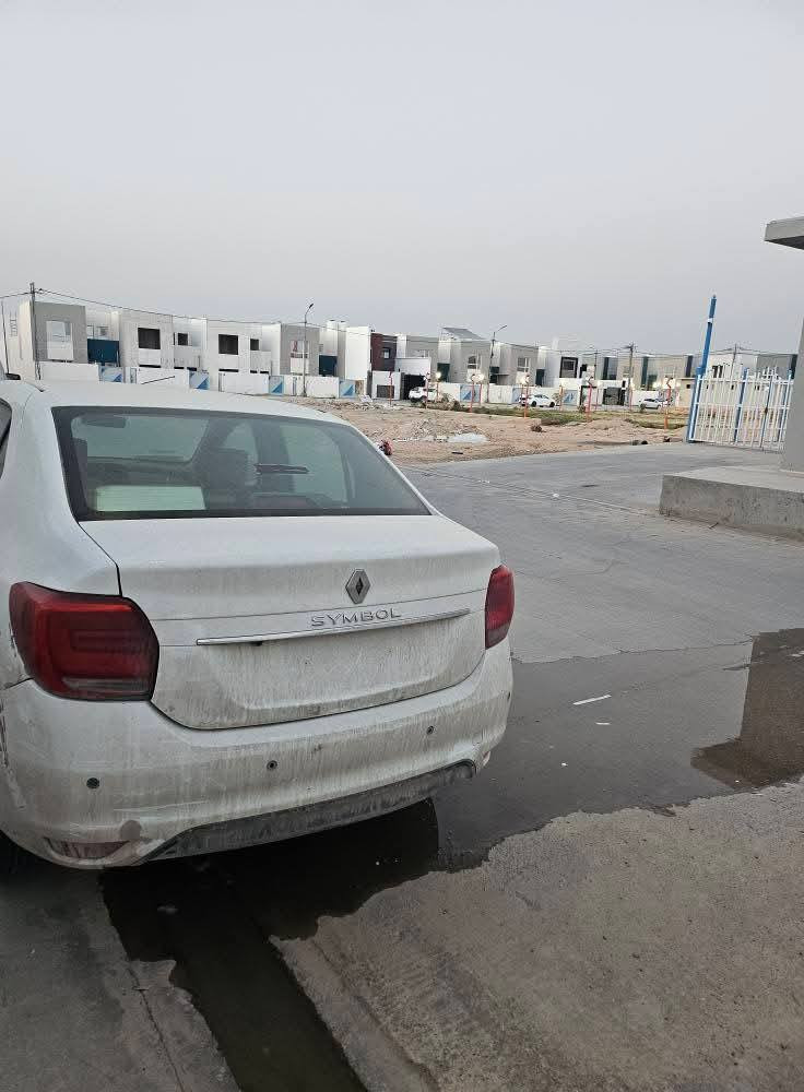 السلام عليكم للبيع رينو سيمبول موديل 23 مامرقمة باقي عليها اقساط اني اسددهن السعر 63 ورقة وبيها مجال كير ومحرك مكفولات بيها أربع قطع للتواصل على واتساب رقمي *********** مكاني نجف
