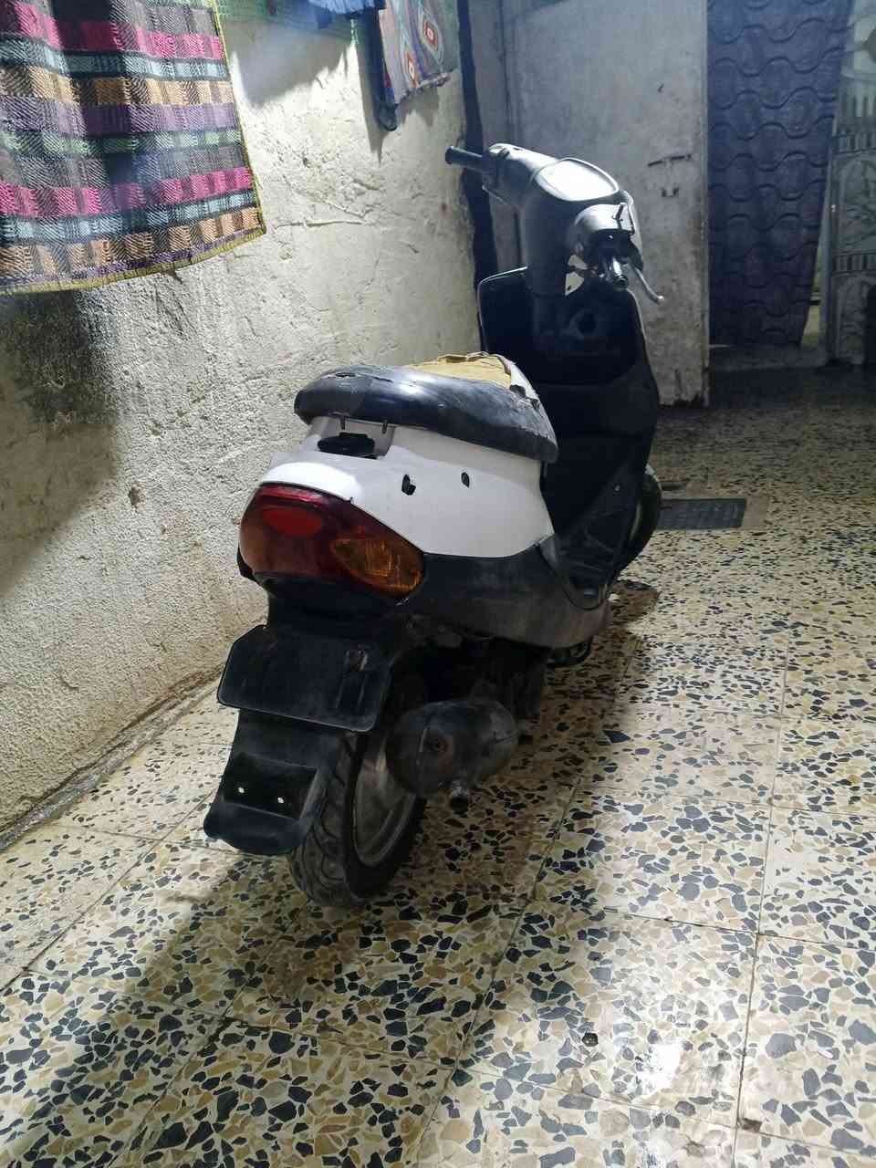 سلام عليكم دراجه ام تسعه عوزه كبريتر نضيفه 
سعر 150 بيه مجال قليل الرقم***********
