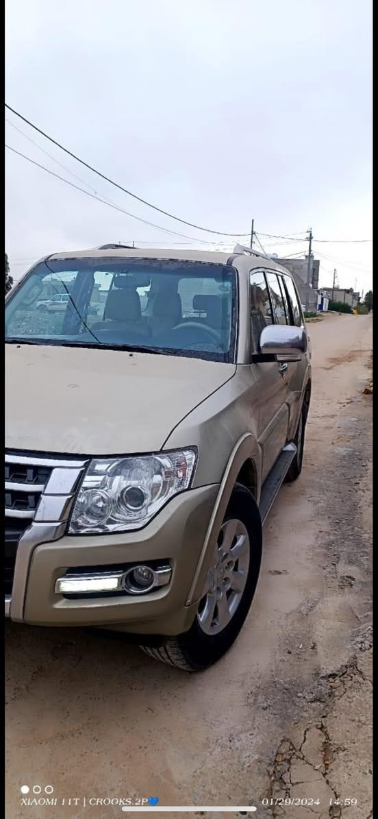 باجيرو للبيع.  2016 خليجي موصفات GLX. انطي كفالمن دعامي لي دعامي. فقط سنوي قديم سعر158$.     
*********** مكاني كركوكوبي مجال حيل قليل ماشي 98 الف حقيقي
