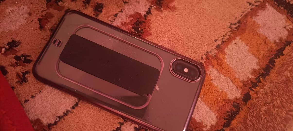 ايفون اكس مبدل بطارية فقط وكسر بضهر سعر 120مركز ناصريه أو مراوس بلي ***********
