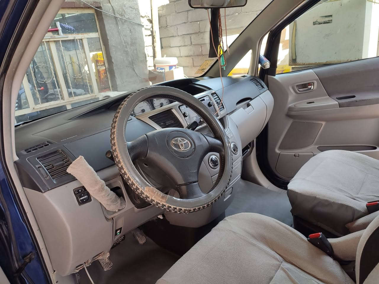 السلام عليكم اخوتي عندي نوها معلايه السعر ٦٥ وبيه مجال رقم بصره تبريد تدفئه كله شغاله حداديه جيده تخم تاير  مكاني البصره المدينه ***********
