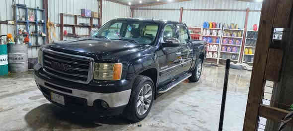 السلام عليكم 
جمسي سيرا موديل 13 رقم بصره 
حادثها ربع جاملغ وربع الباب عكس جهة السائق محدد بالون الاحمر في احدى الصور
السياره فول مواصفات عدى الفتحه
حجم المحرك 8سلندر
باب طويل بدي قصير
السياره بيها مكانات صبغ ابيع حزام 
تبريد ثلج 
منضومة زنون 
السيارة عليها ادامة 
تخم نوزلات جمسي الاصلي 
تخم بلكات
عنبارد وبريشر جمسي الاصلي
نظام بيئي المبخرة جمسي الاصلي 
منضومة البانزين عبوة وفيت بم جمسي الاصلي 
شرط العينه ما بيها كلوب حساس مأشر 
السياره مكانها ناصريه وسعرها 145 
رقم الهاتف ***********
